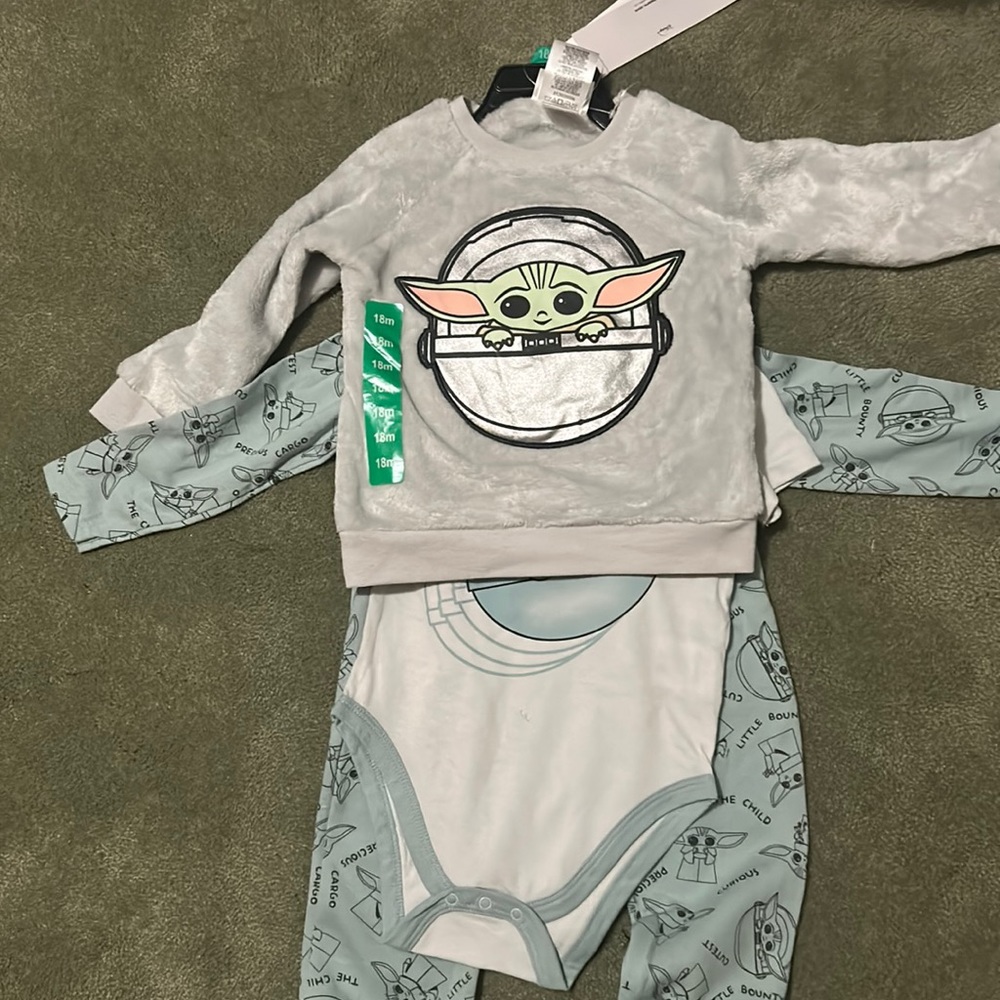 Star Wars 4 piece “Baby Yoda” outfit